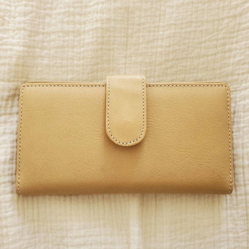 💎$3 WITH BUNDLE💎 Tan Leather Wallet